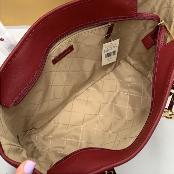 MICHAEL KORS
Jet Set Travel Large Saffiano Leather Tote Shoulder Bag - Picture 4 of 13